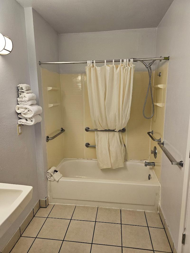 Sumner Motor Inn image