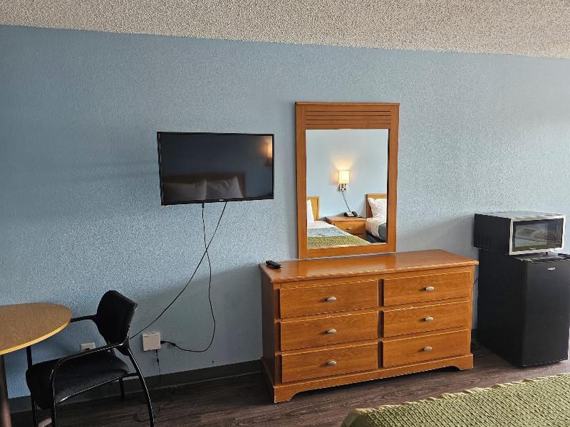 Sumner Motor Inn image