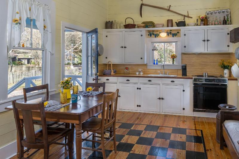 Maison D Memoire Bed Breakfast Cottages image