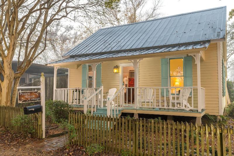 Maison D Memoire Bed Breakfast Cottages image