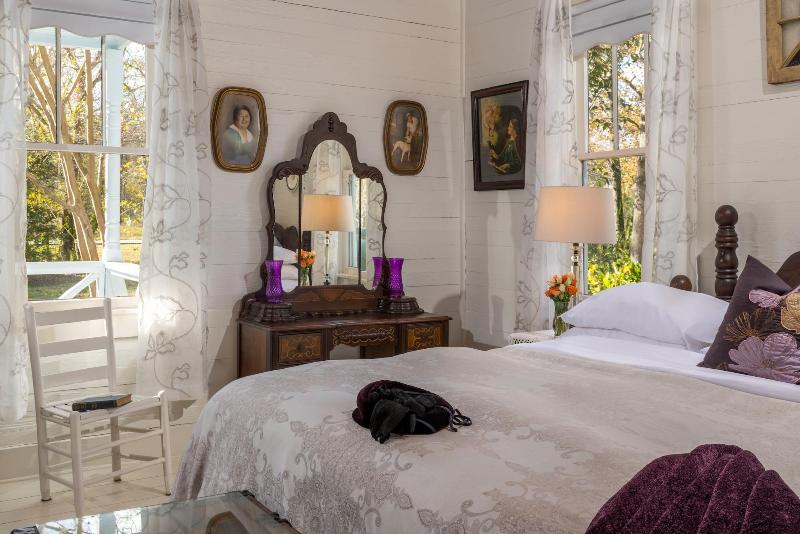 Maison D Memoire Bed Breakfast Cottages image