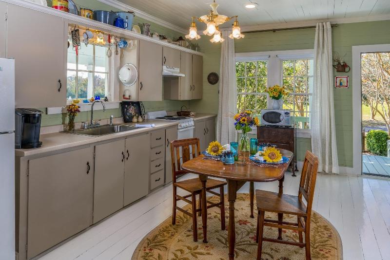 Maison D Memoire Bed Breakfast Cottages image