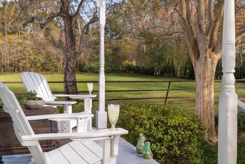 Maison D Memoire Bed Breakfast Cottages image