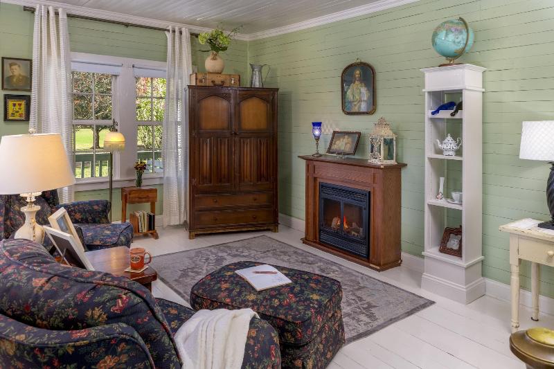 Maison D Memoire Bed Breakfast Cottages image