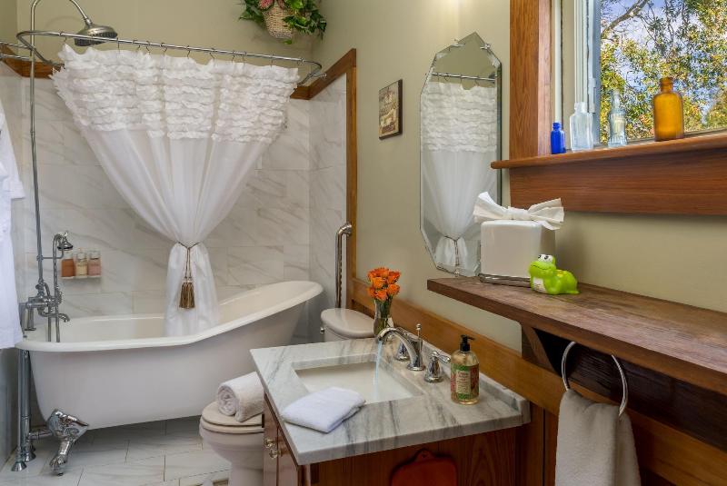 Maison D Memoire Bed Breakfast Cottages image