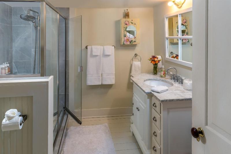 Maison D Memoire Bed Breakfast Cottages image