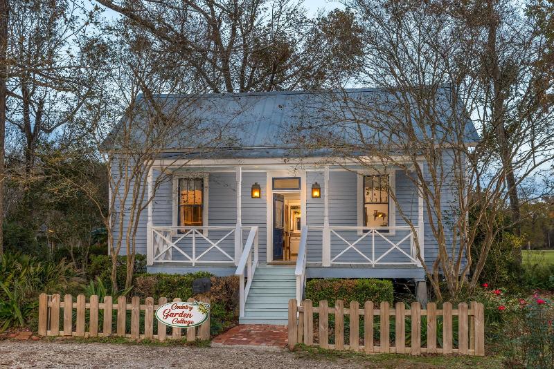 Maison D Memoire Bed Breakfast Cottages image