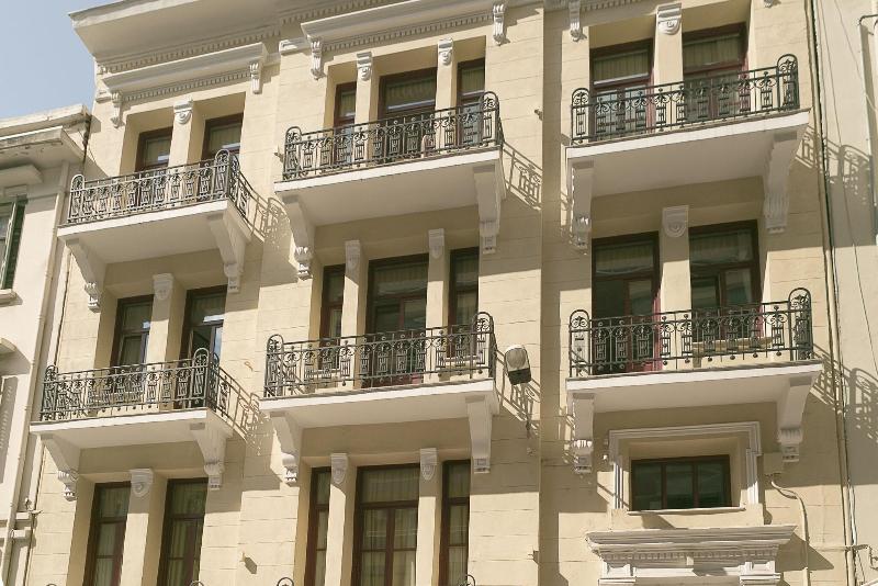 Gatto Perso Luxury Apartments image
