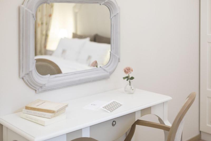 Gatto Perso Luxury Apartments image