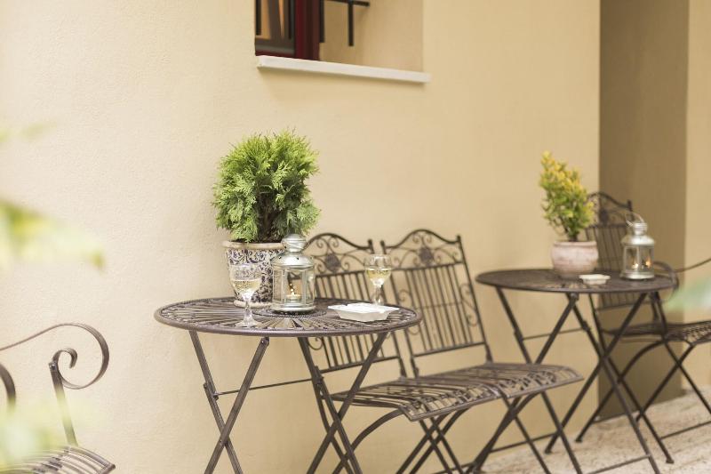 Gatto Perso Luxury Apartments image