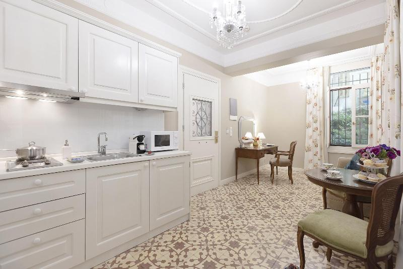 Gatto Perso Luxury Apartments image