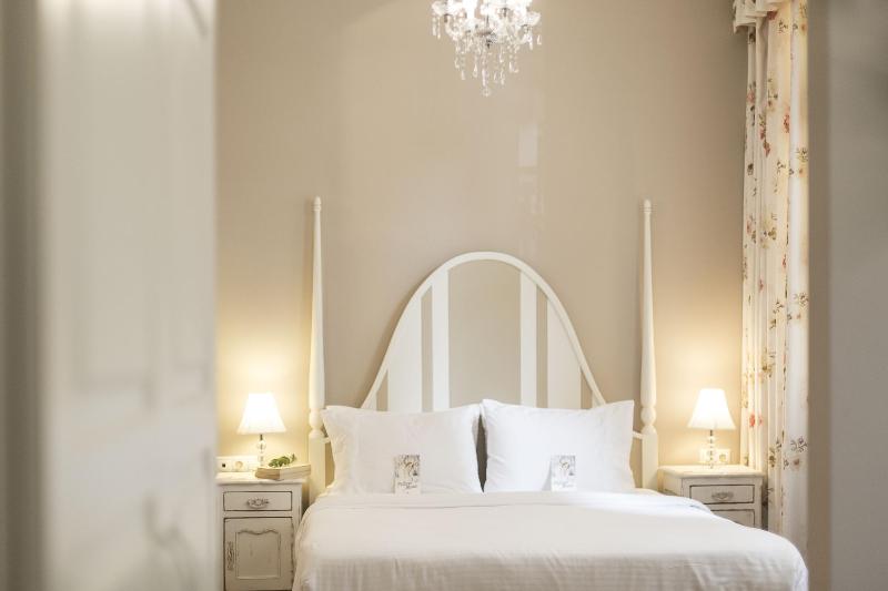 Gatto Perso Luxury Apartments image