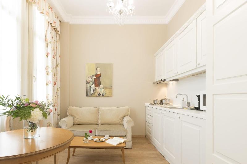 Gatto Perso Luxury Apartments image