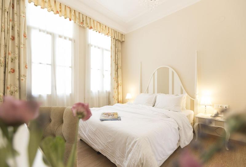 Gatto Perso Luxury Apartments image
