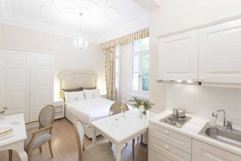 Gatto Perso Luxury Apartments image