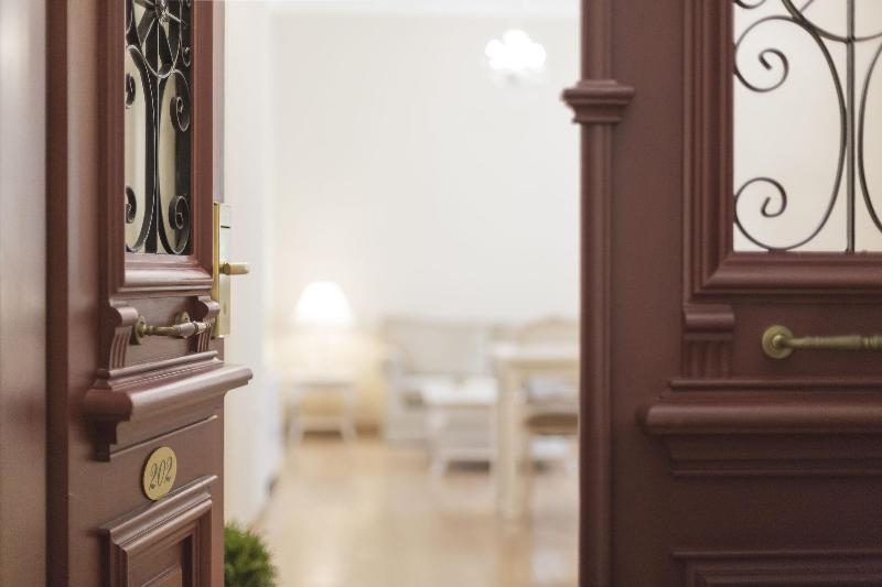 Gatto Perso Luxury Apartments image