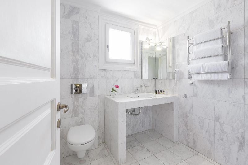 Gatto Perso Luxury Apartments image