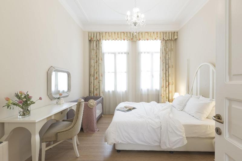Gatto Perso Luxury Apartments image