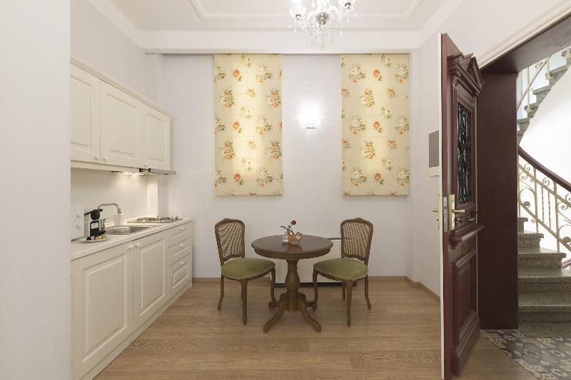 Gatto Perso Luxury Apartments image