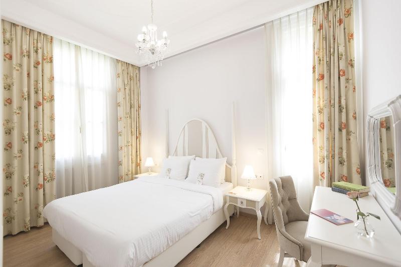 Gatto Perso Luxury Apartments image