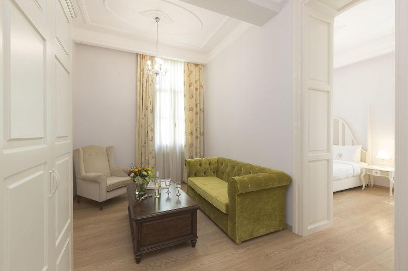 Gatto Perso Luxury Apartments image