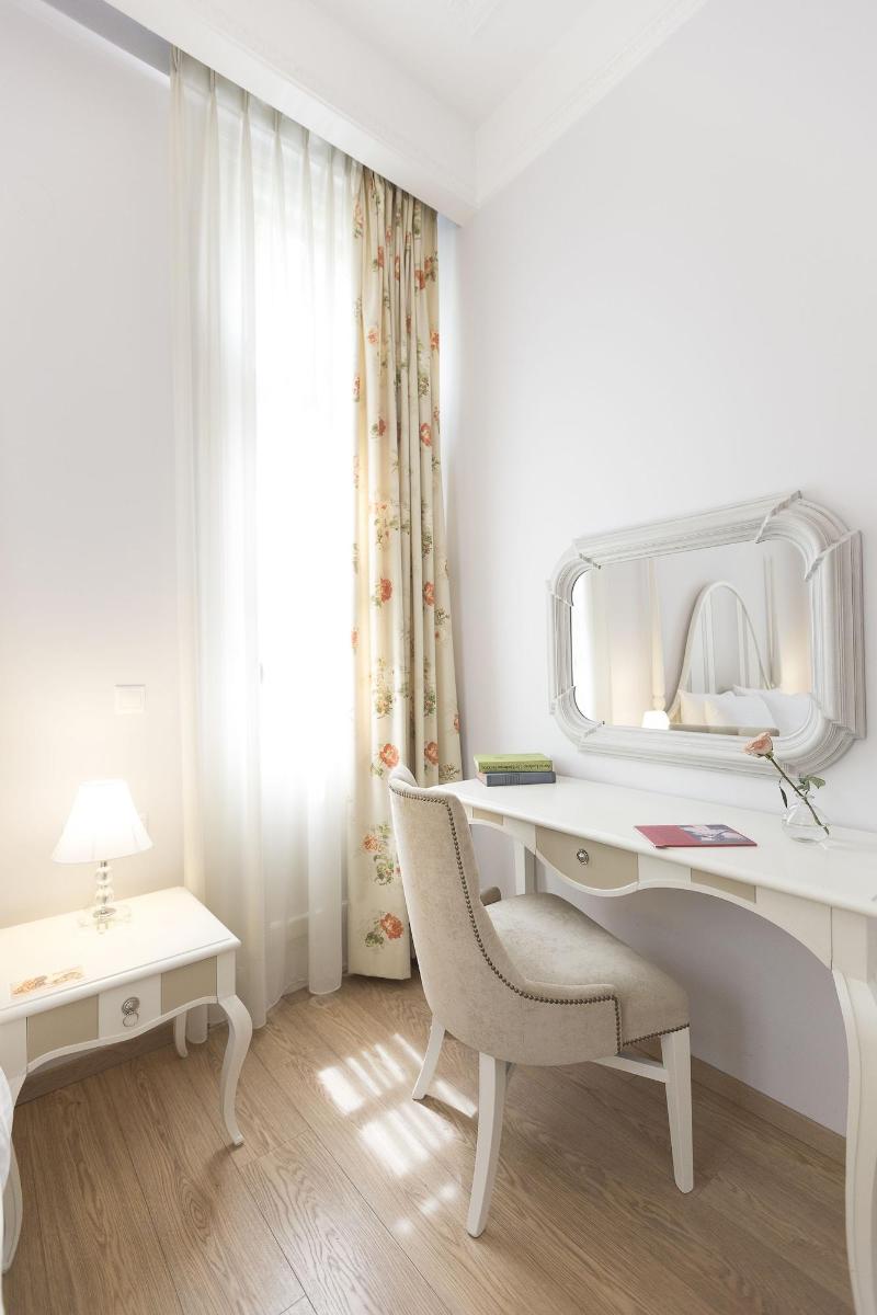 Gatto Perso Luxury Apartments image