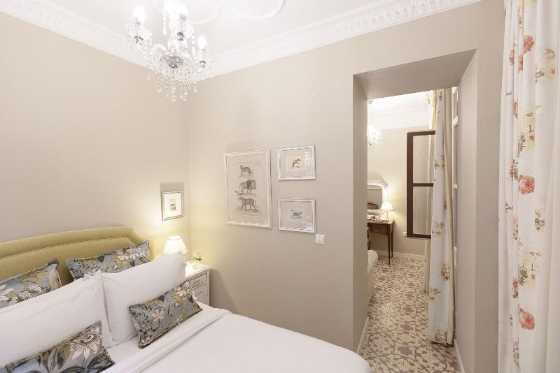 Gatto Perso Luxury Apartments image