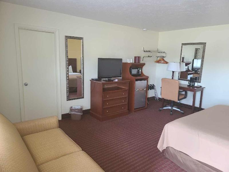 Budget Inn Farmington image