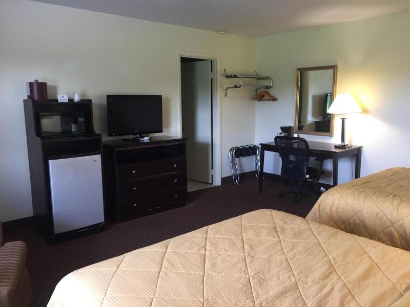 Budget Inn Farmington image