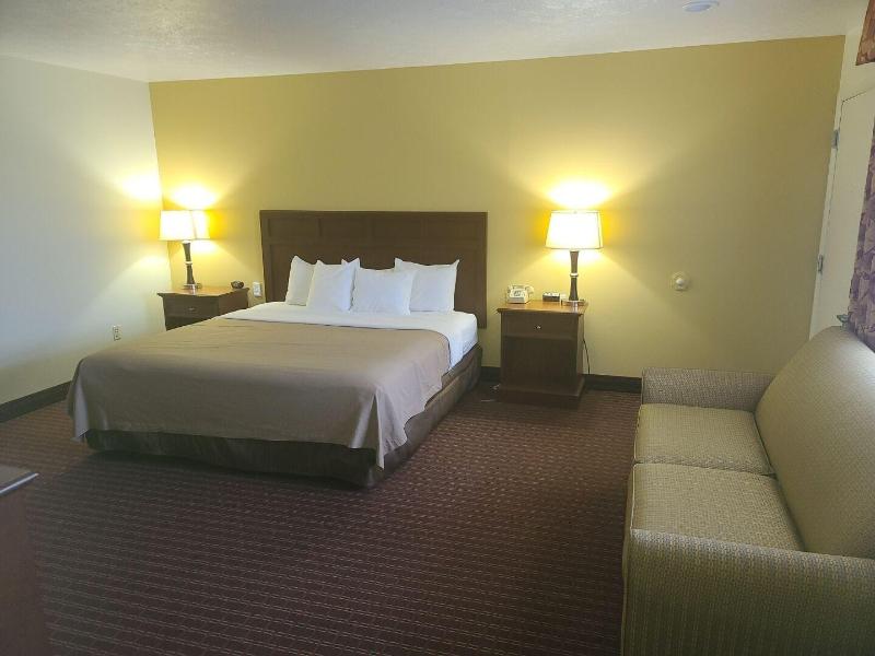 Budget Inn Farmington image