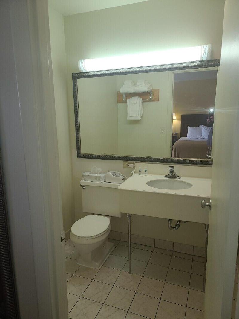 Budget Inn Farmington image