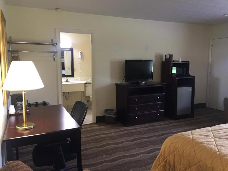 Budget Inn Farmington image