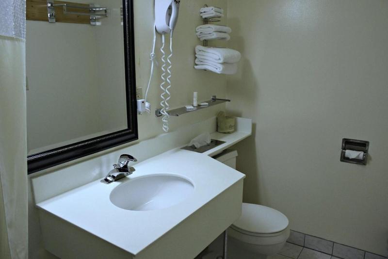 Budget Inn Farmington image