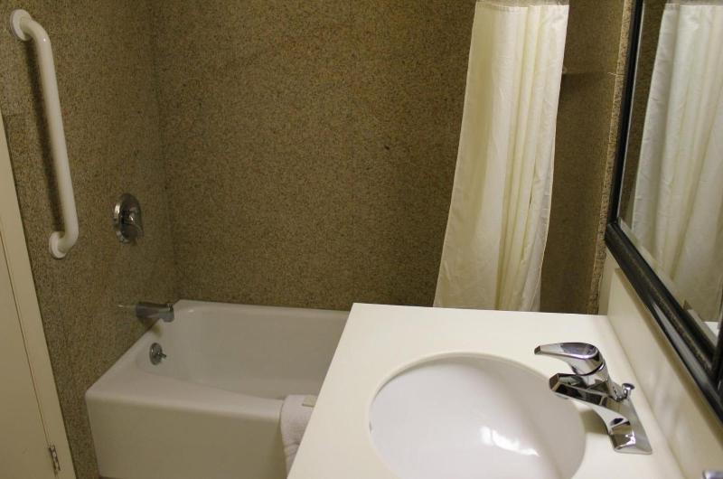 Budget Inn Farmington image