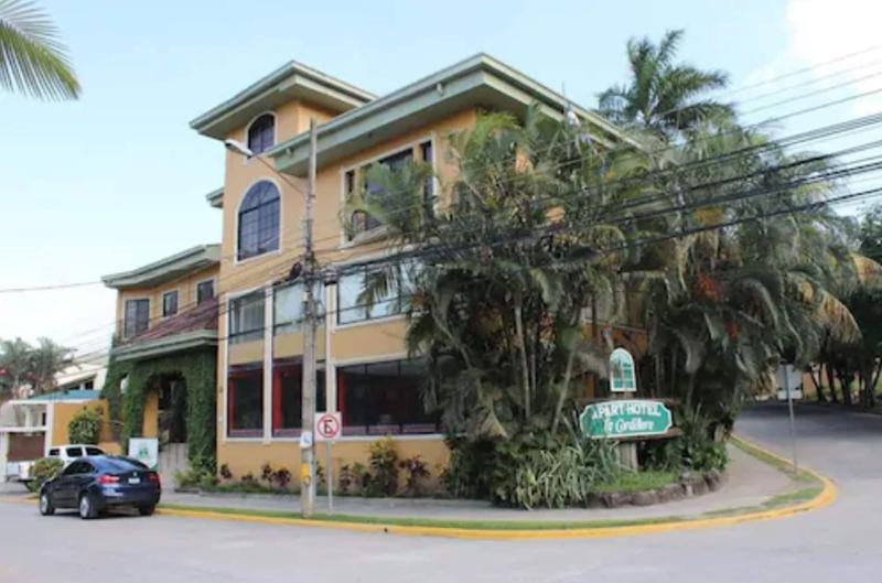 Aparthotel La Cordillera image