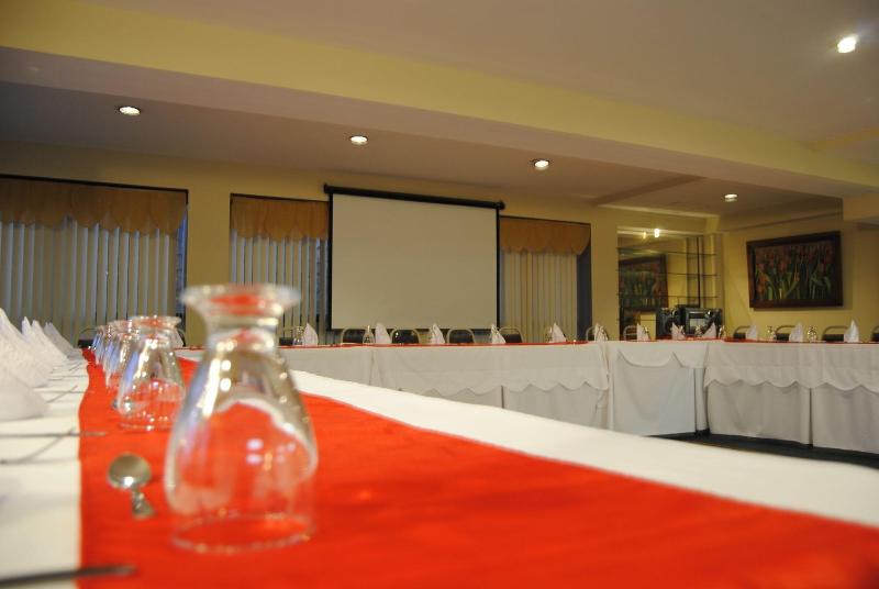 Aparthotel La Cordillera image