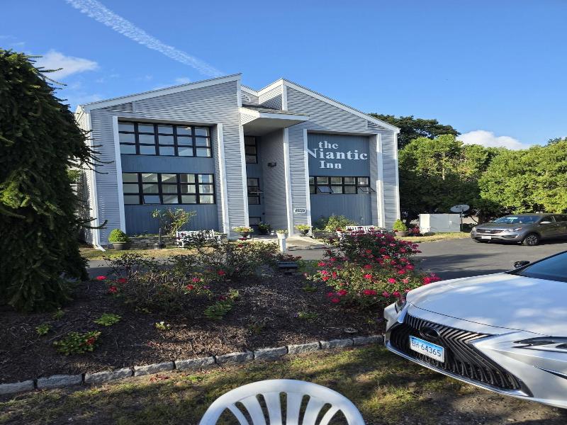 The Niantic Inn image