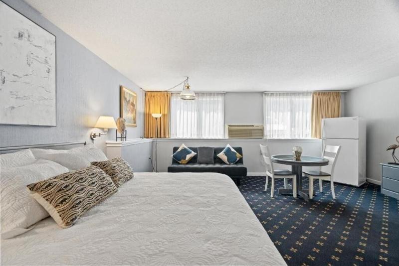 The Niantic Inn image
