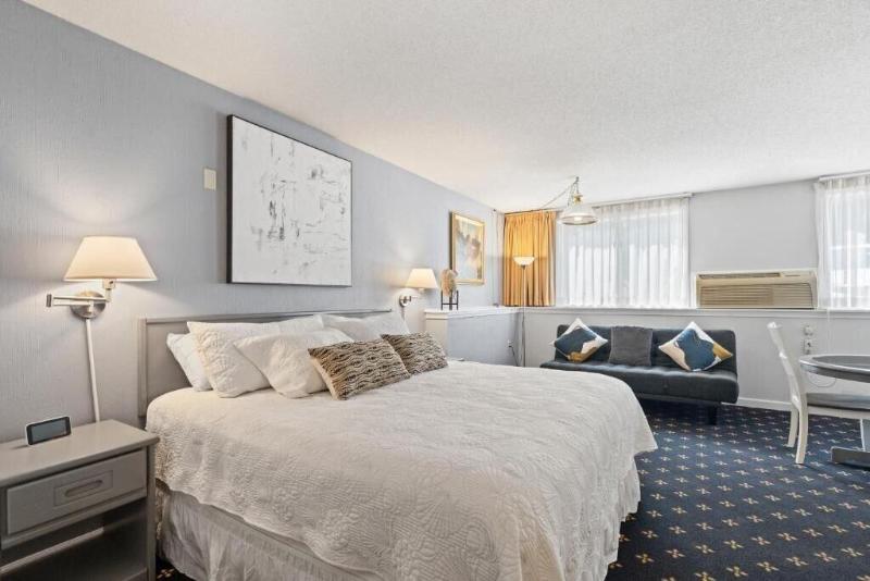 The Niantic Inn image