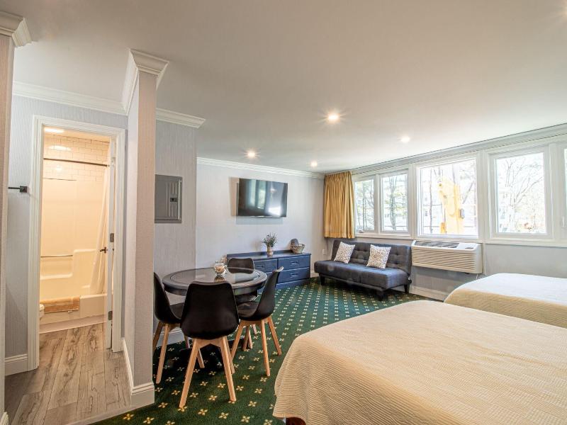 The Niantic Inn image