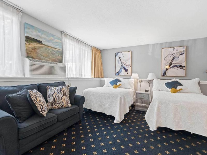 The Niantic Inn image