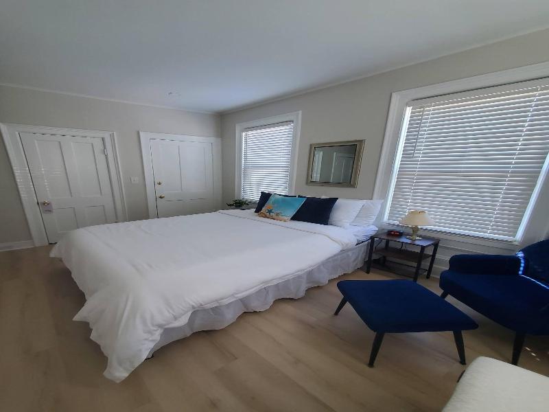 The Niantic Inn image