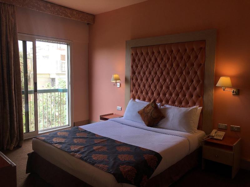 Santana Hotel image