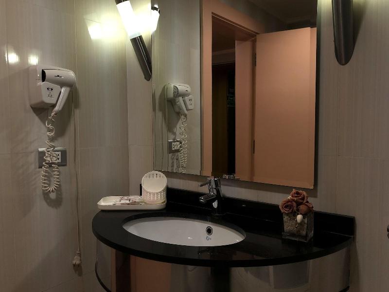 Santana Hotel image