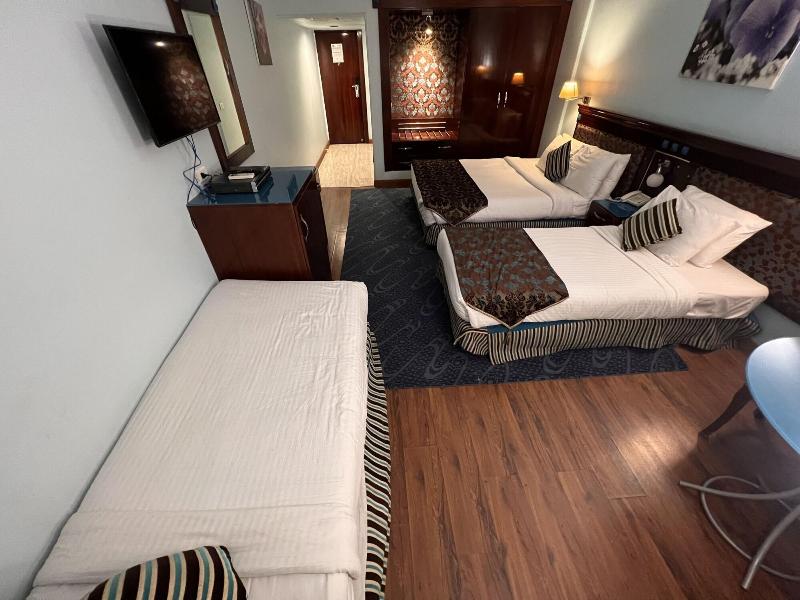 Santana Hotel image