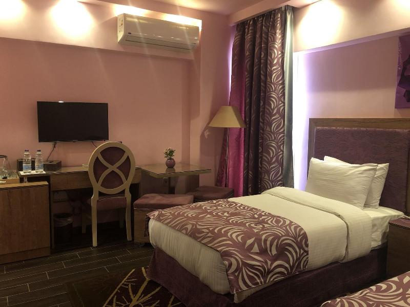 Santana Hotel image