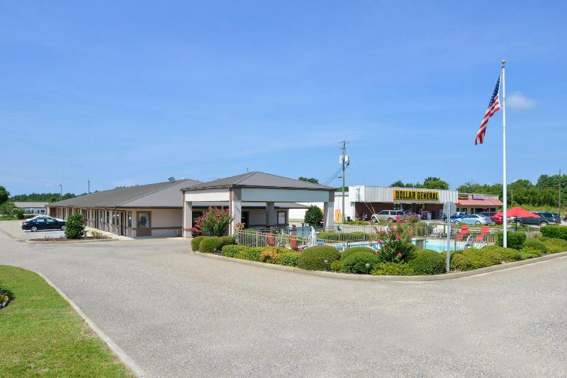 Briarwood Inn Of Geneva — general view