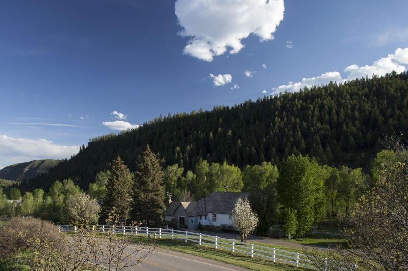 Antlers On The Creek Bed Breakfast