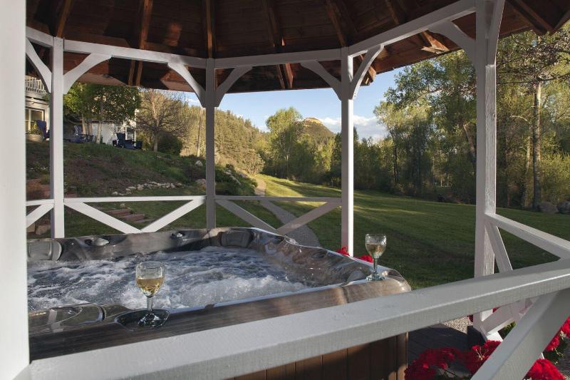 Antlers On The Creek Bed Breakfast