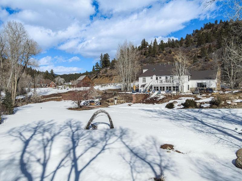 Antlers On The Creek Bed Breakfast